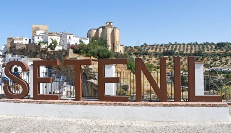 10 imprescindibles que tienes que ver en Setenil de la bodegas Cádiz