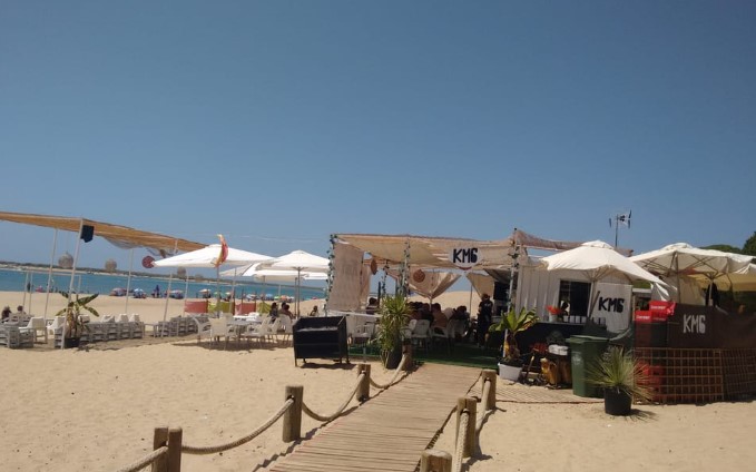 Chiringuito en una playa de Huelva
