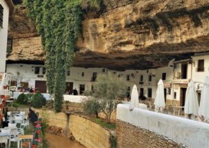 que-ver-setenil-bodegas-andaluciavibes
