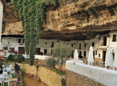que-ver-setenil-bodegas-andaluciavibes