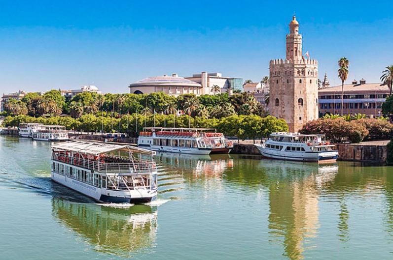Paseos y travesías en barco Huelva