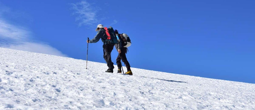 Paseo con raquetas de nieve por Sierra Nevada