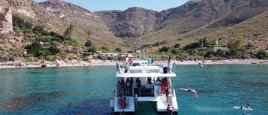 Paseo en catamarán por Cabo de Gata