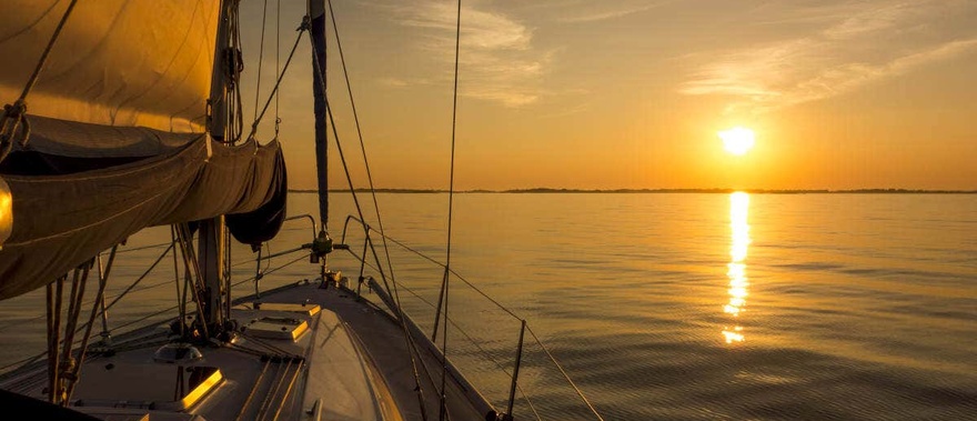 Paseo en velero al atardecer por Carboneras