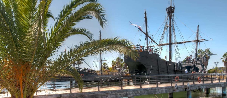 Paseo en barco al Muelle de las Carabelas Foto galería 1