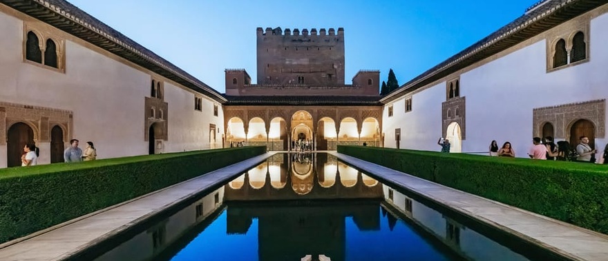 Tour nocturno por la Alhambra y los Palacios Nazaríes