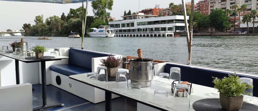 Paseo en barco privado por el río Guadalquivir