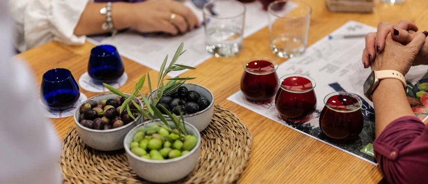 Visita a una almazara con cata de aceites en Bailén Foto galería 1