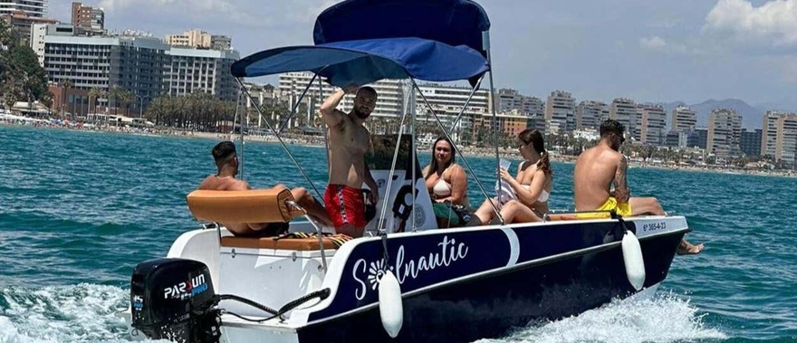 Alquiler de barco sin licencia en Benalmádena Foto galería 1