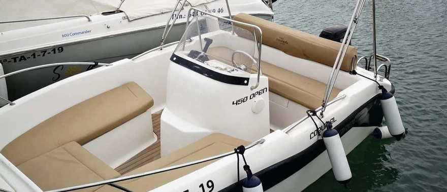 Alquiler de barco sin licencia en Benalmádena Foto galería 3