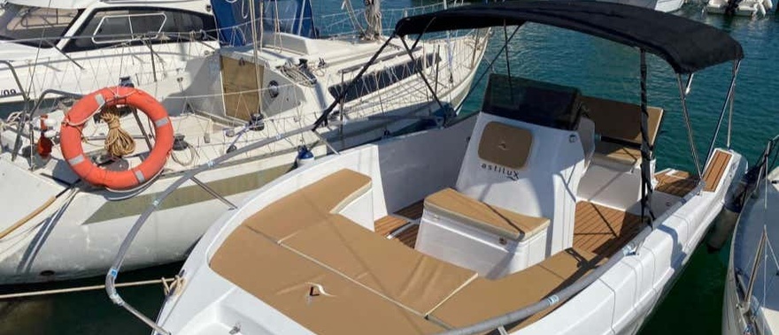 Alquiler de barco sin licencia en Benalmádena Foto galería 4