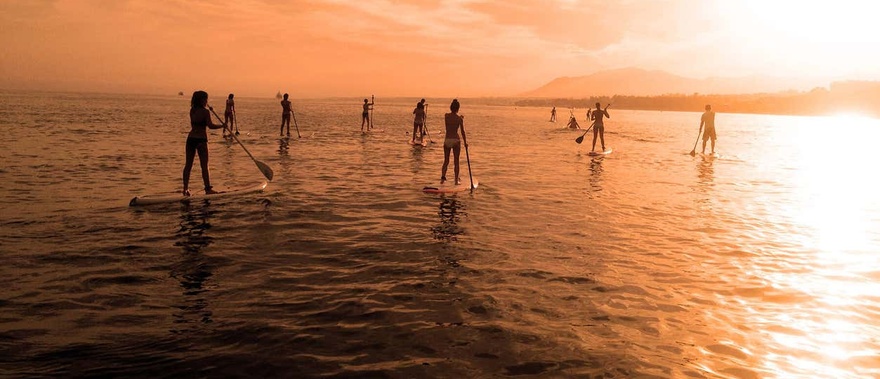 Paddle surf al atardecer en Marbella