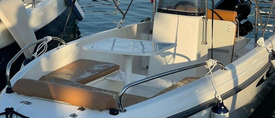 Alquiler de barco con patrón en Benalmádena Foto galería 2