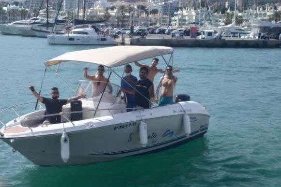 Alquiler de barco con patrón en Benalmádena Foto galería 3