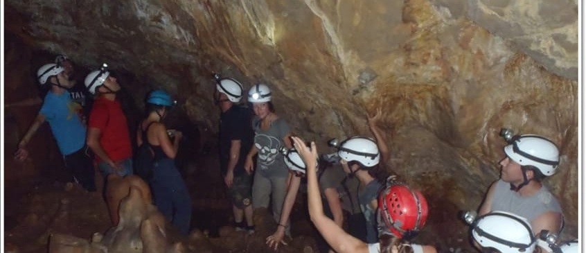 Descubre e iníciate en la espeleología en Málaga