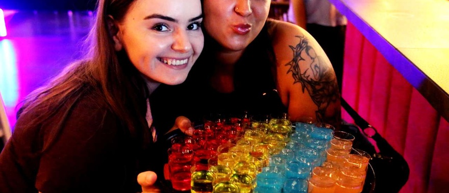 Ruta de Pubs y Discotecas con bebidas y ticket de entrada en Granada
