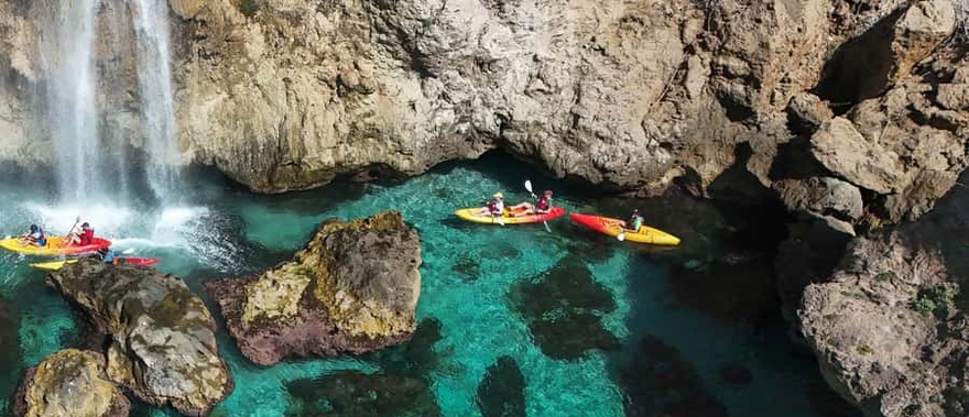 Excursión guiada en Kayak por los Acantilados de Nerja y la Cascada de Maro
