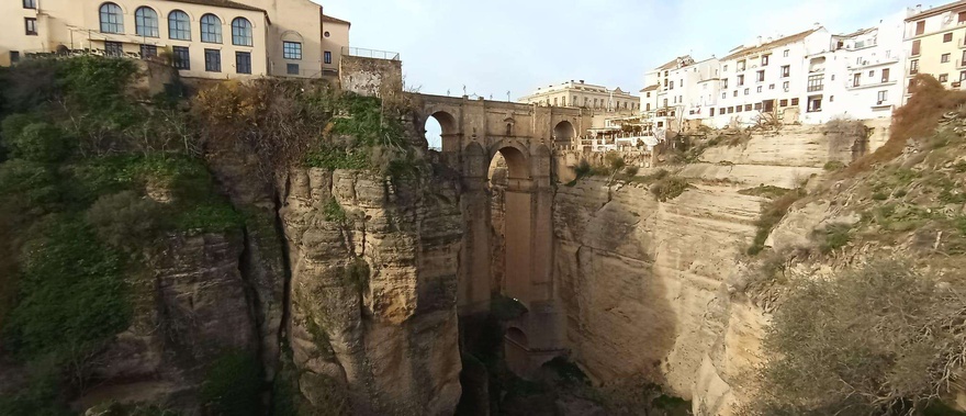 Excursión de un día a Ronda y Setenil de las Bodegas desde Sevilla