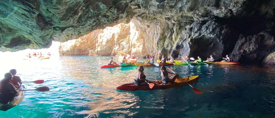 Excursión en Kayak y Esnórquel por los Acantilados de Maro Foto galería 1