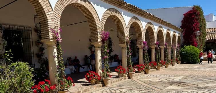 Entrada a los Jardines y Patios del Palacio de Viana
