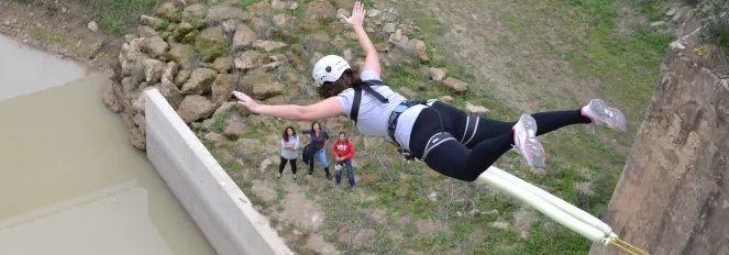 Salto de puenting en Almodóvar del Río